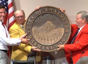 Veterans and Mayor Leavitt take down the plaque